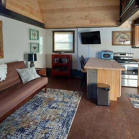 Rustic Hendersonville Farm Studio With Private Deck Exteriör bild