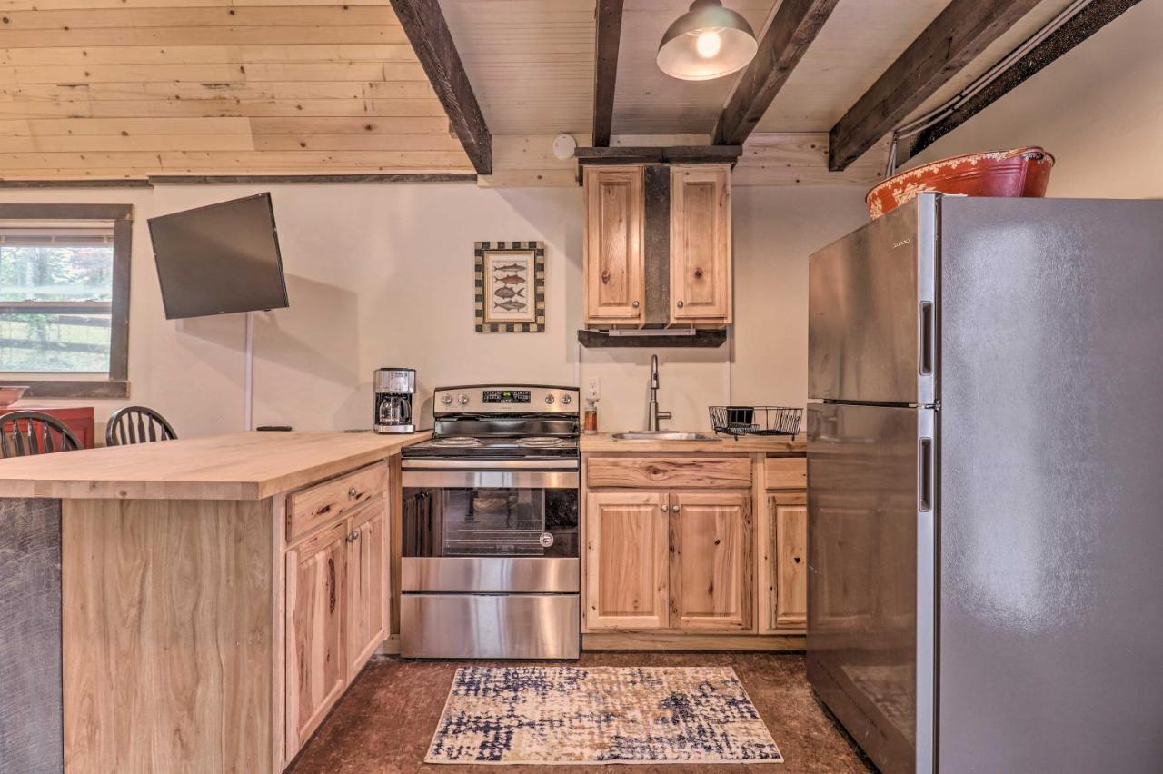 Rustic Hendersonville Farm Studio With Private Deck Exteriör bild