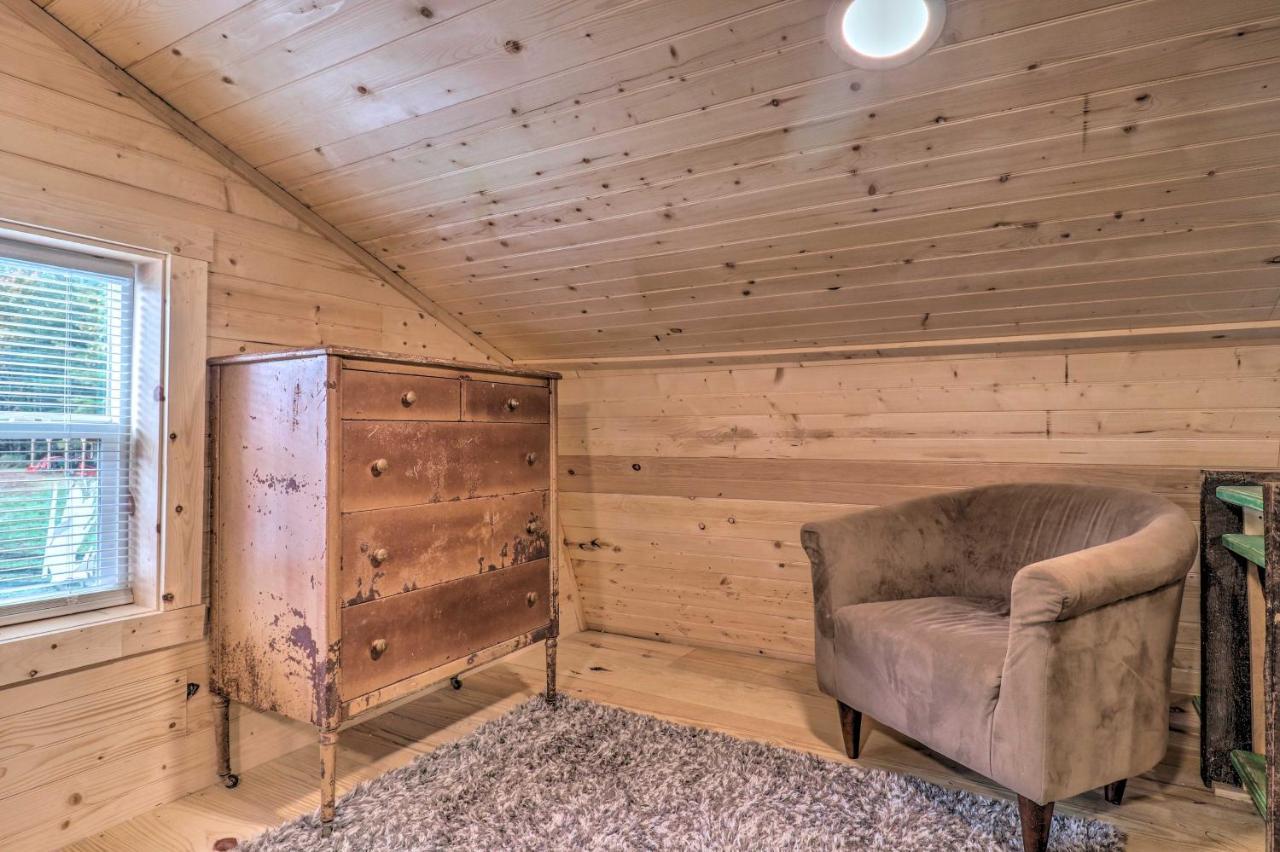 Rustic Hendersonville Farm Studio With Private Deck Exteriör bild