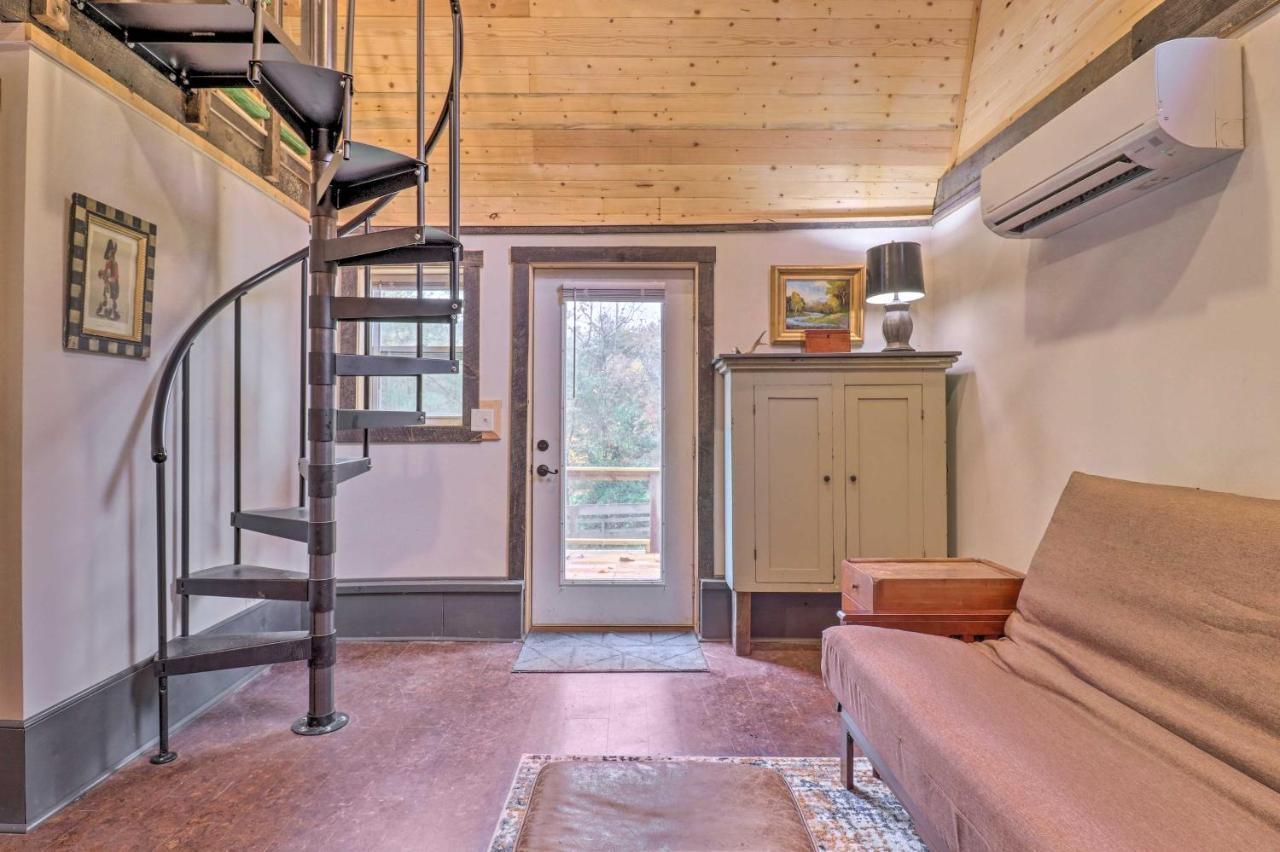 Rustic Hendersonville Farm Studio With Private Deck Exteriör bild