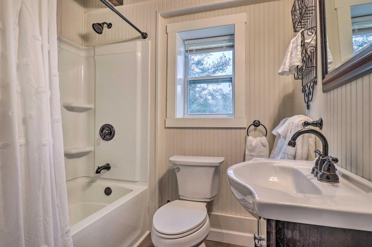 Rustic Hendersonville Farm Studio With Private Deck Exteriör bild