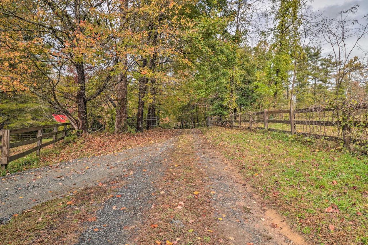 Rustic Hendersonville Farm Studio With Private Deck Exteriör bild