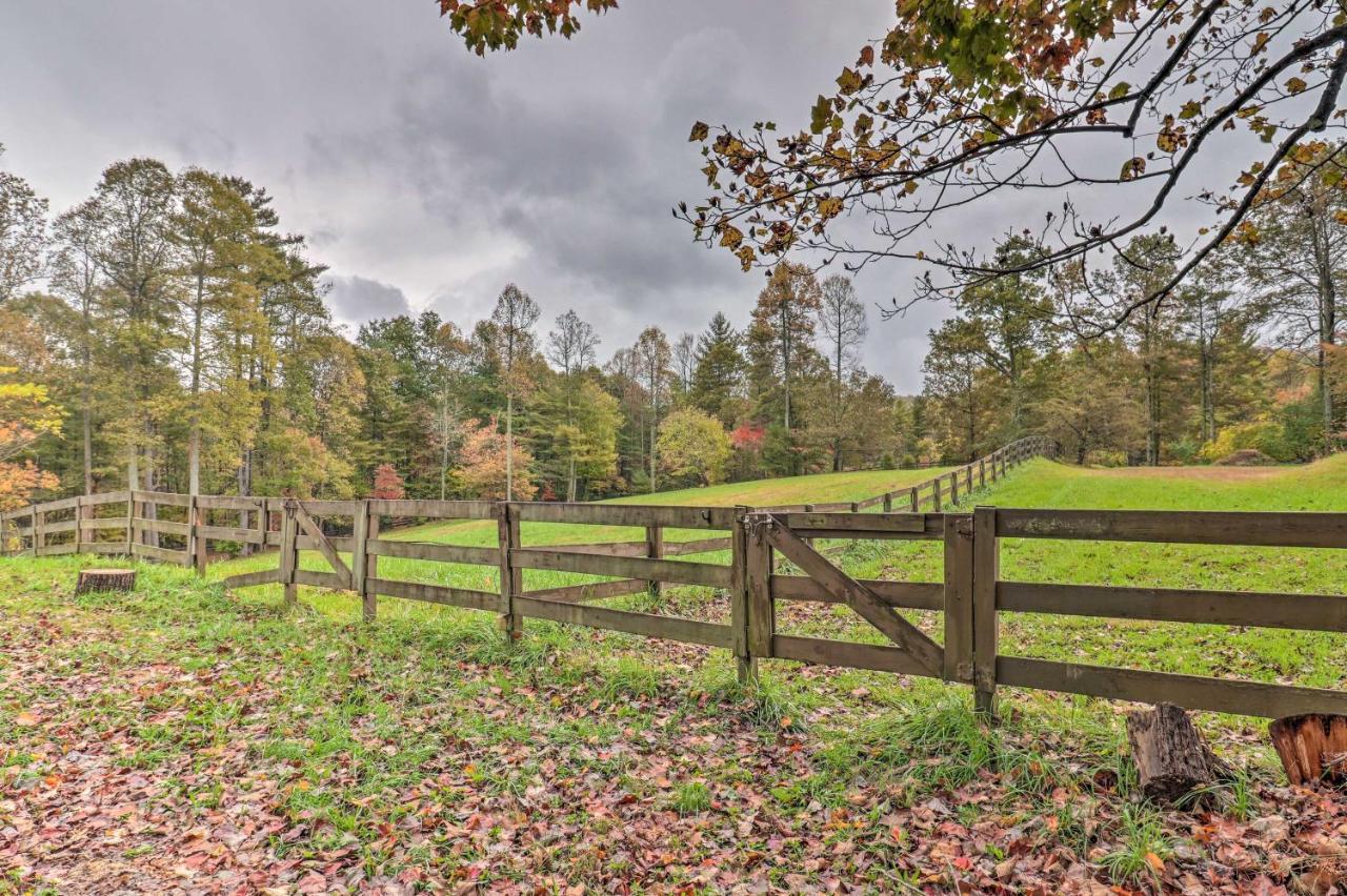Rustic Hendersonville Farm Studio With Private Deck Exteriör bild