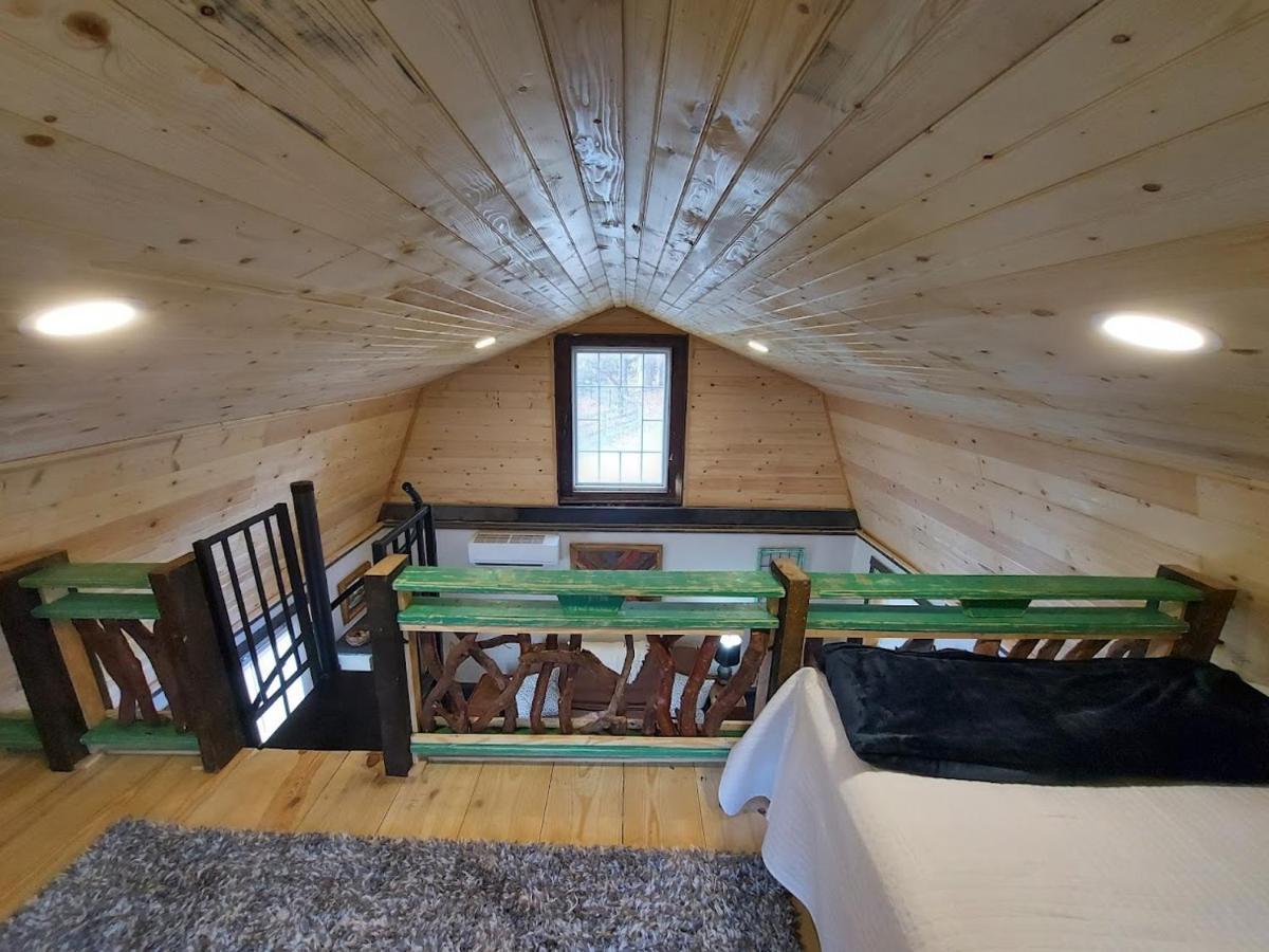 Rustic Hendersonville Farm Studio With Private Deck Exteriör bild